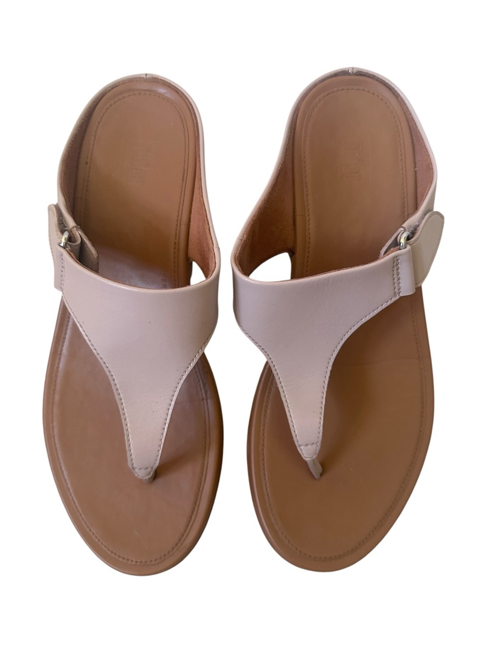Fitflop Women’s Nude Pink Leather Toe-Post Sandals with side buckle Size 9